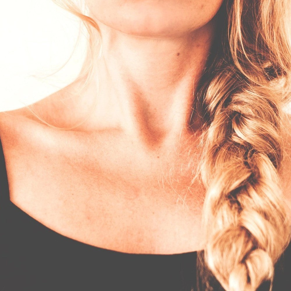 Schönes Gesicht – und dann kommt der Hals?! Warum Du Dein zweites Gesicht nicht vergessen solltest