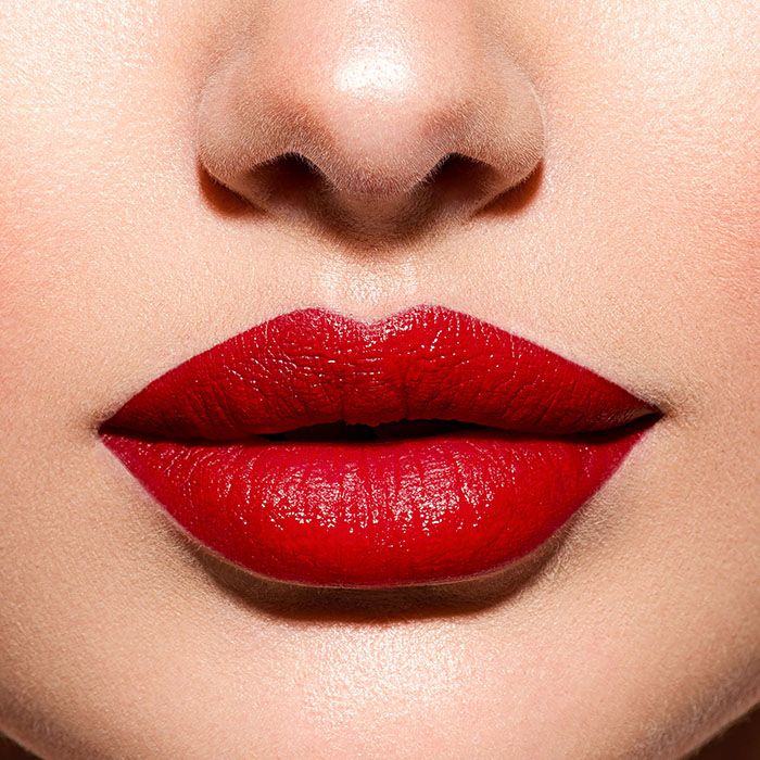 COULEUR CARAMEL Lippenstift 280 true red – Die hochkonzentrierten schimmernden Pigmente sorgen bereits nach dem ersten Auftragen für ein langanhaltendes Farbergebnis., 3,5gr., Anwendung