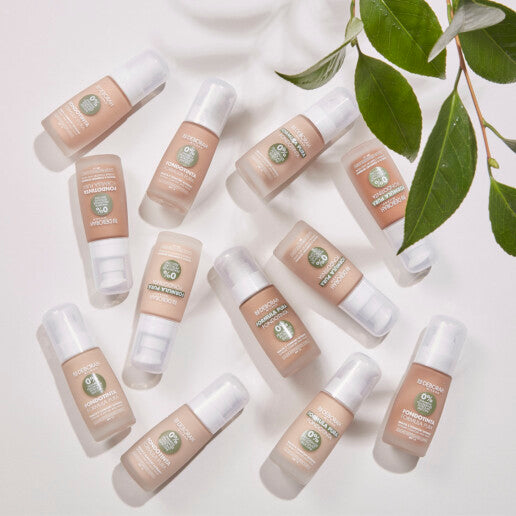 DEBORAH MILANO Formula Pura Foundation – wurde speziell entwickelt, um ultralange Haltbarkeit und absoluten Tragekomfort zu bieten. Sie ist ohne Parabene, Silikone, Erdölderivate, Acrylate und Duftstoffe formuliert und somit auch für die empfindlichste Haut geeignet., 30ml, übersicht