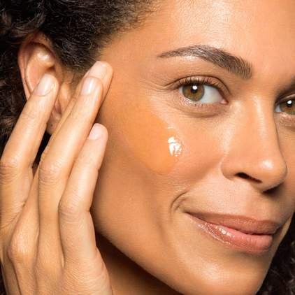 DERMALOGICA AGE smart Phyto Nature Firming Serum – Kann das Auftreten von vorzeitigem Altern reduzieren und die natürlichen Vorgänge, wie sie in einer jungen Haut ablaufen, reaktivieren., 40ml, Anwendung im Gesicht