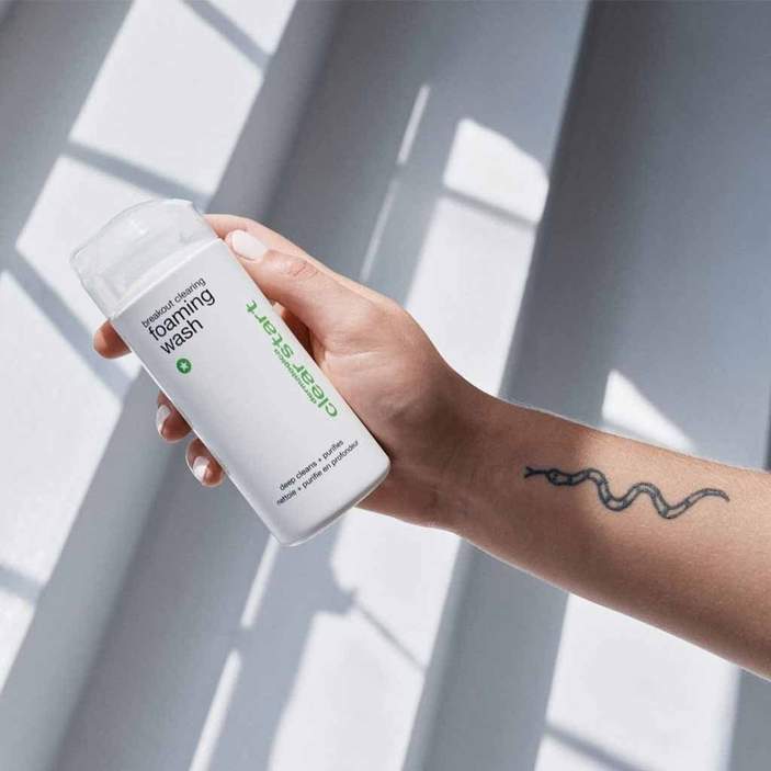 DERMALOGICA Clear Start Breakout Clearing Foaming Wash – tiefenreinigendes Waschgel, das Schmutz, überschüssiges Sebum und abgestorbene Hautzellen entfernt., 177ml, mood