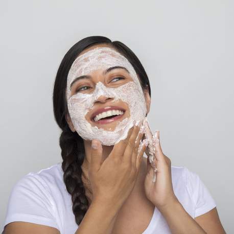 DERMALOGICA Daily Microfoliant – Gesichtspeeling mit mechanisch-enzymatischem Peeling-Effekt befreit die Haut von abgestorbenen Hautschüppchen, verfeinert das Hautbild und sorgt für einen strahlenden, gleichmäßigen Teint., 74gr., Anwendung