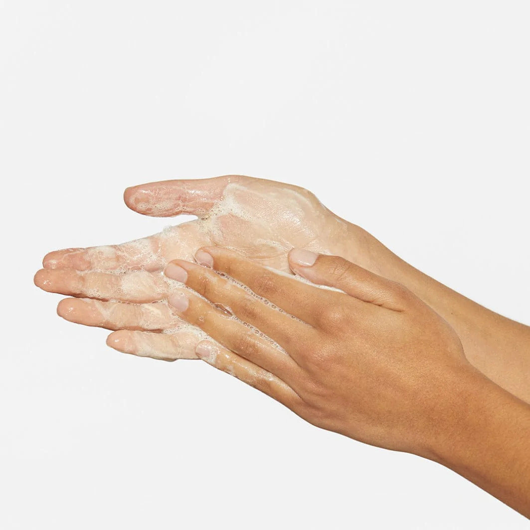 DERMALOGICA Daily Milkfoliant – ein beruhigendes, veganes Puderpeeling auf Haferbasis mit AHA und BHA., 74gr., Anwendung1