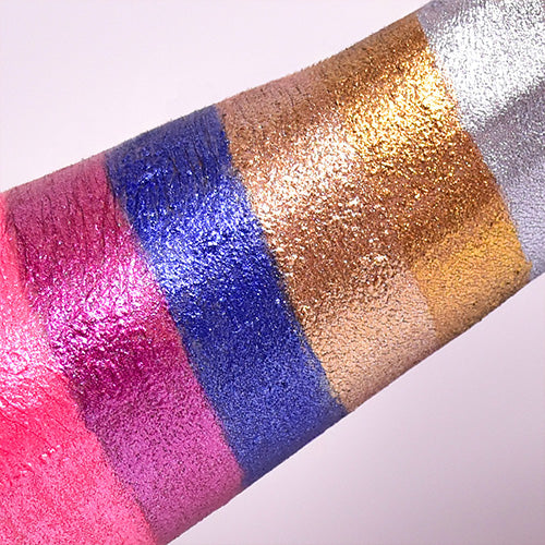 GRIMAS Gepresster Kosmetikglitter – vegan & plastikfrei, 4g, Anwendung auf Haut