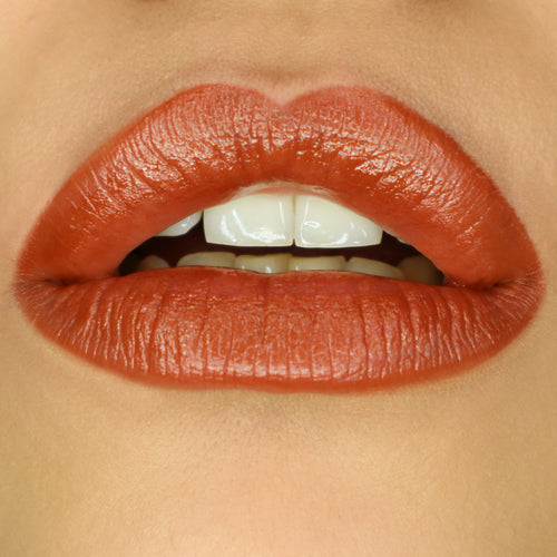 GRIMAS Lipstick PURE matt terracotta 5-27 – cremig-matter Lippenstift in warmem Rotbraun, 3,5g, Farbe auf Lippen