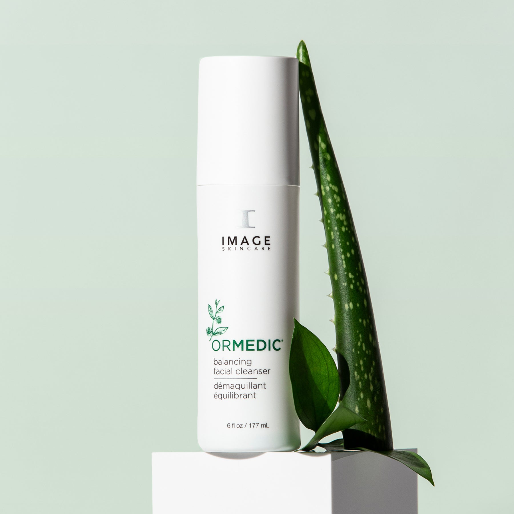 IMAGE SKINCARE Ormedic Balancing Facial Cleanser – Cleanser mit Aloe Vera, Panthenol & Calendula, 177ml, Spenderflasche mit Aloe Vera Blatt