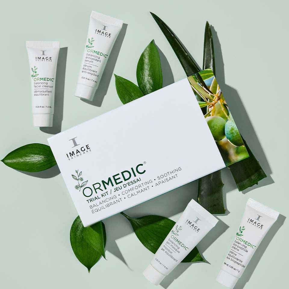 IMAGE SKINCARE Ormedic Travel/Trial Kit – 4x7g, Umkarton und Einzelprodukte mit Blättern und Aloe Vera
