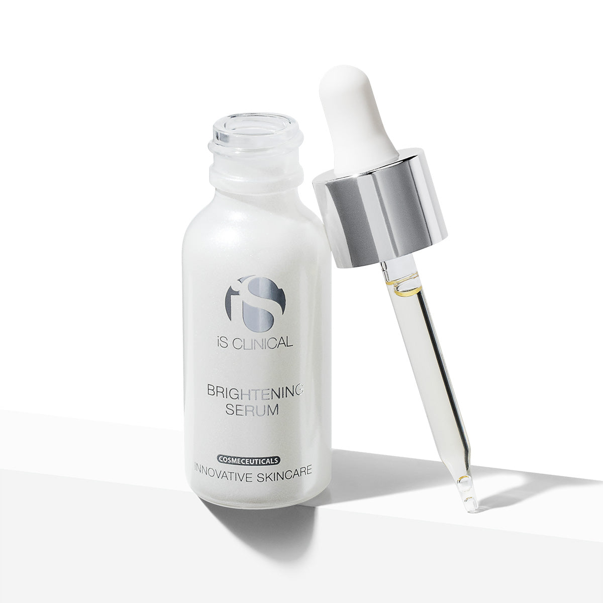 IS CLINICAL Brightening Serum – aufhellendes Serum, 15ml, Pipettenflasche offen