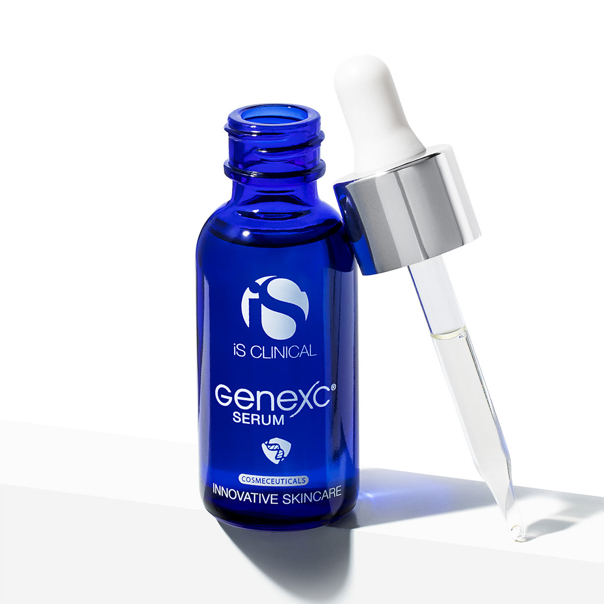 IS CLINICAL GeneXC Serum – Vitamin C Serum, 15ml, Pipettenflasche offen