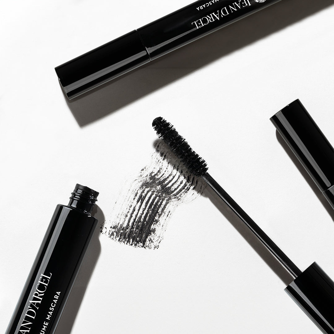 JEAN D'ARCEL High Volume Mascara, 8,5ml, Spender offen mit Mascarabürste und Mascaratextur
