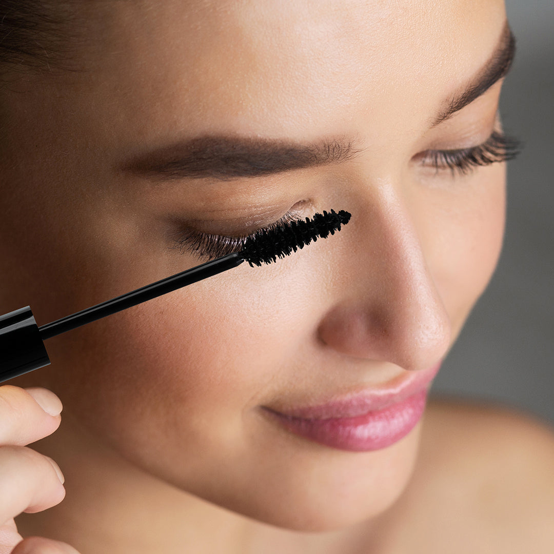 JEAN D'ARCEL Lash Sensation Mascara – no.1 , 8,5ml, Woman Applying Black Mascara on Eyelashes with Makeup Brush