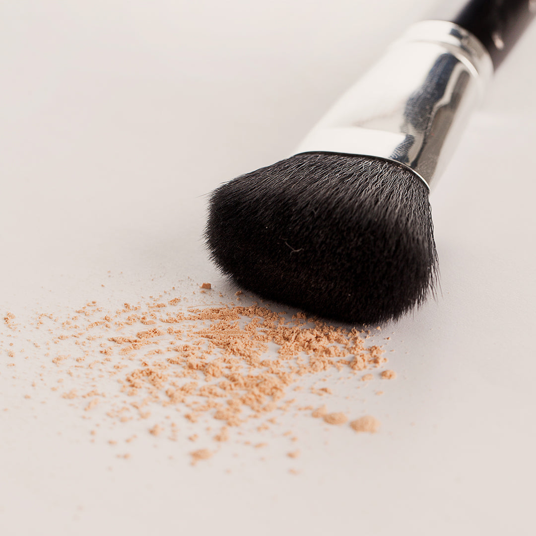 JEAN D'ARCEL mineral powder make up – light sand , 15g, Makeup natural brush with beige powder