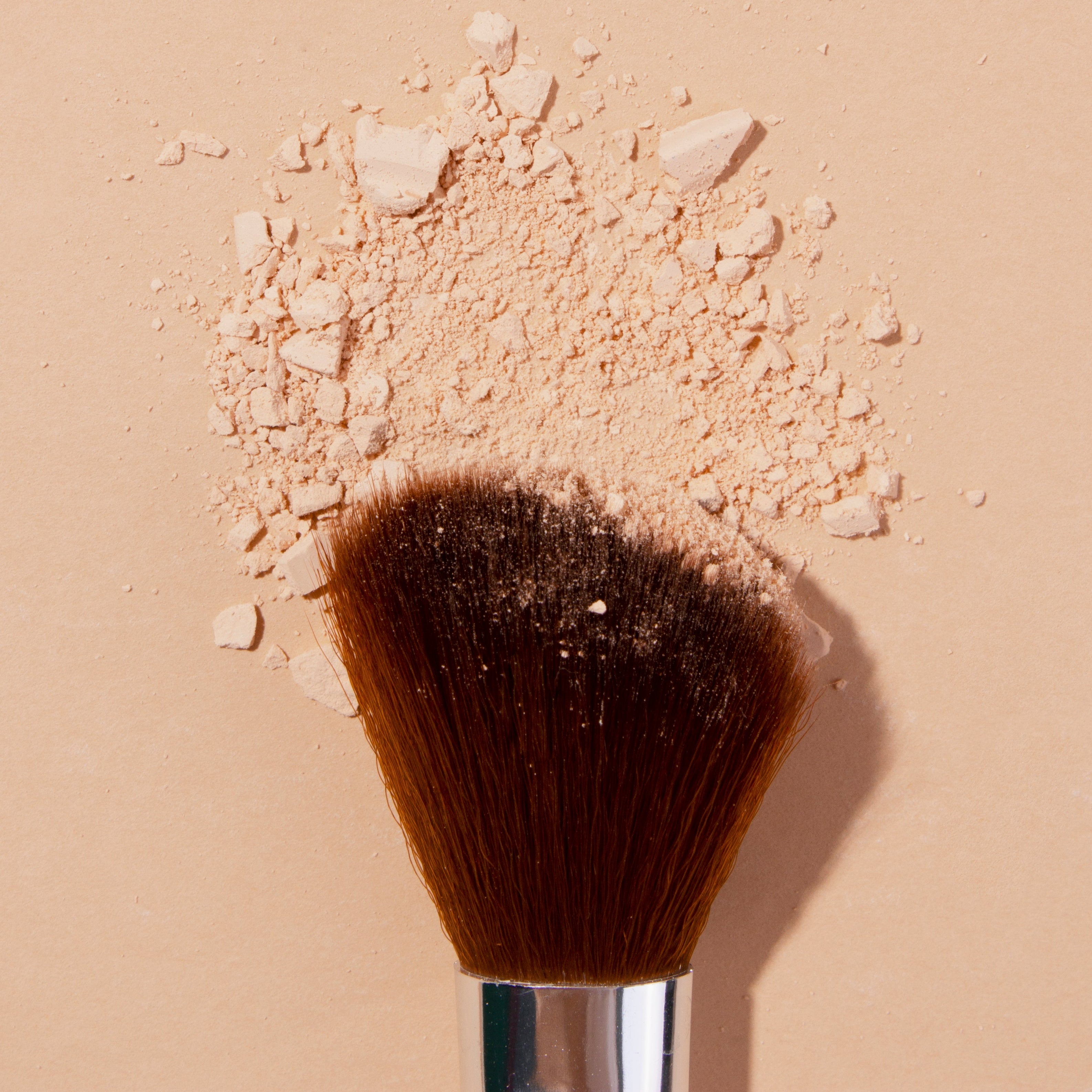 JEAN D'ARCEL poudre protection solaire LSF 50 – no.1 , 9,5 g, puderpinsel und loses puder