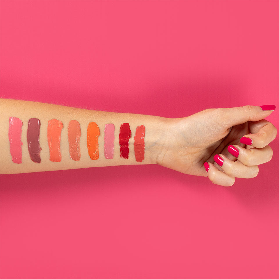 KRYOLAN Cream Blush Stick – Cremiges Rouge mit frischem Glow, 4,5g, swatches aller Farben auf Unterarm