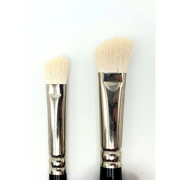 LEONHARDY Lidschattenblender schräg  – weißes Ziegenhaar, 1Stk, Detailansicht Pinselkopf Größe 4 und 6