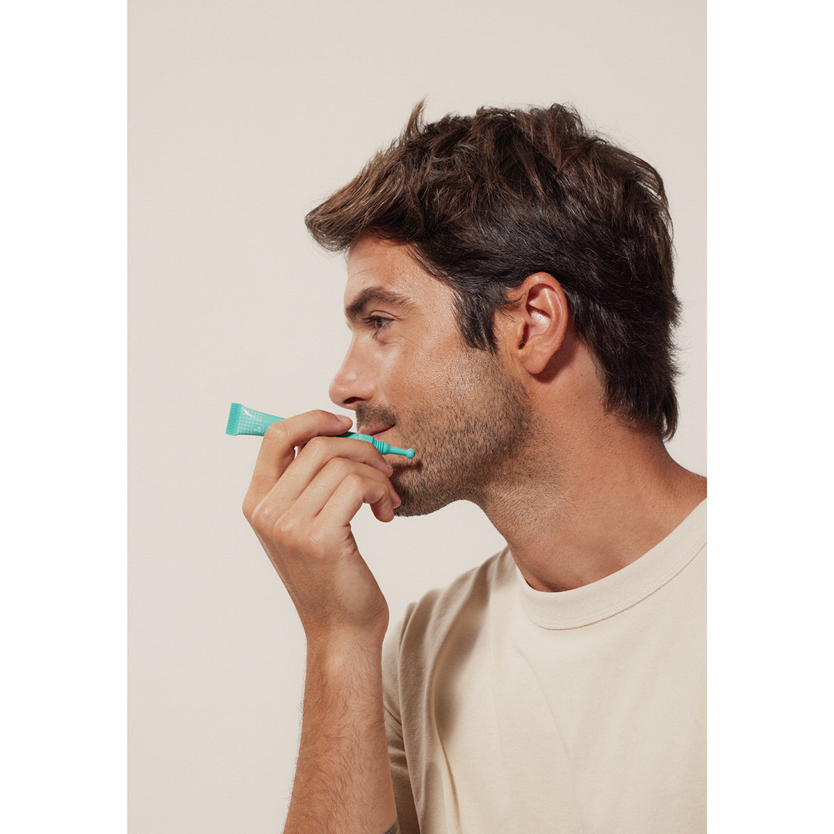 NOVEXPERT Expresss Blemish Care – gegen unreine Haut, 7ml, Mann wendet Blemish Care an