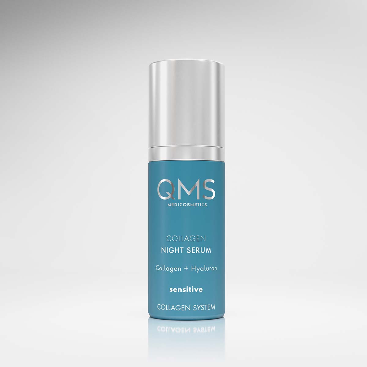 QMS Night Collagen Sensitive Serum – 30ml, Spender vor grauem Hintergrund