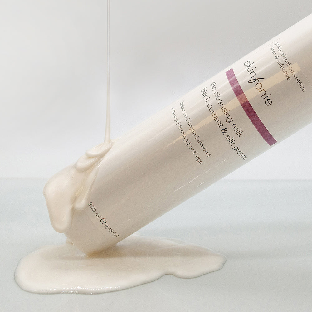 SKINFONIE the cleansing milk - black currant & silk protein, 250ml, Pumpspender mit Produktprobe