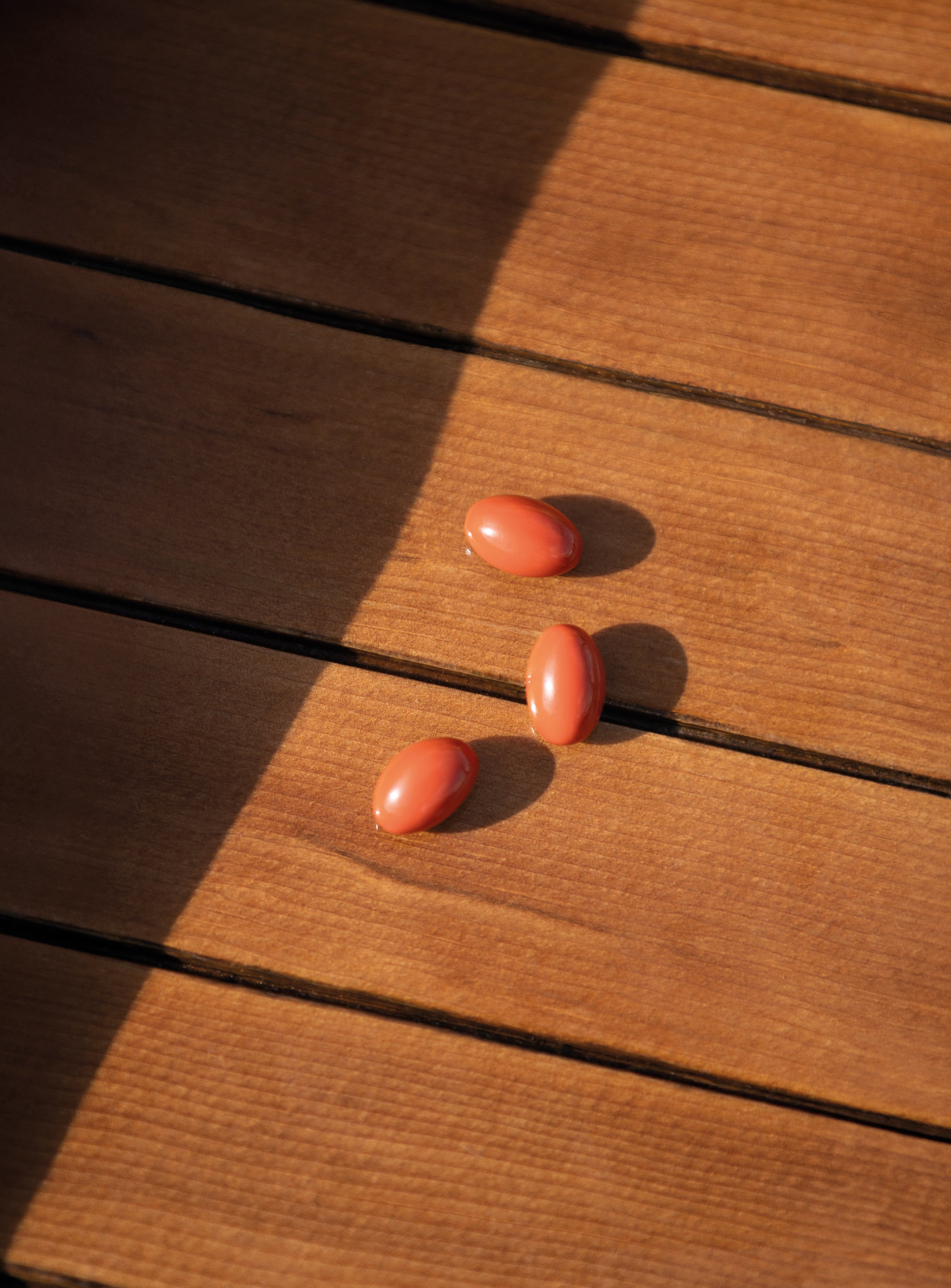 THALGO DUO OCÉA SUN Nahrungsergängzung – Hautpflege von innen für Sommer, 2x30 Kapseln, Kapseln auf Holzsteg