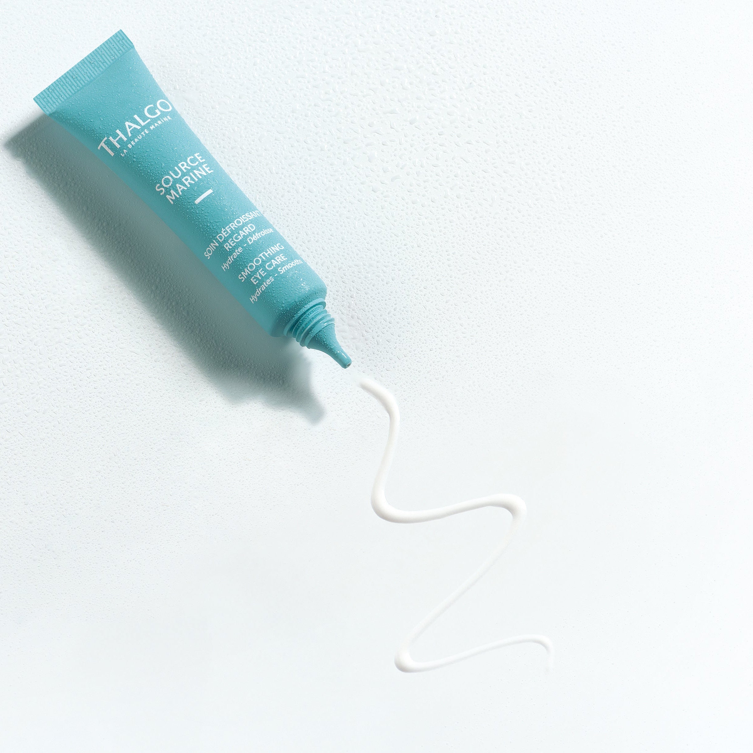 THALGO Source Marine - Sanfte Augenpflege – 15ml, Tube offen, liegend mit Produktprobe