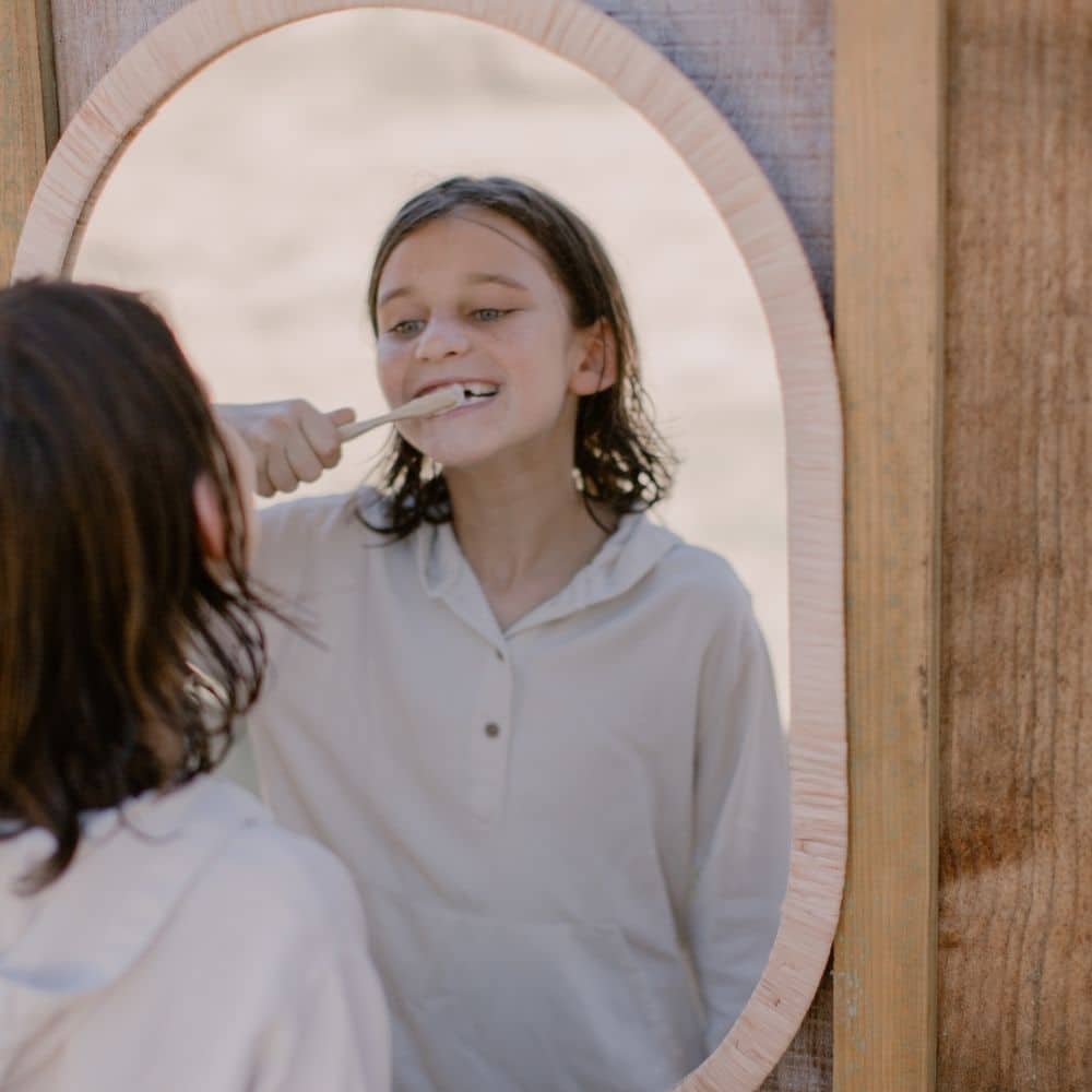 TOOFRUIT Dentofruit Zahncreme  – Apfel-Minze, 60g, Kind putzt Zähne