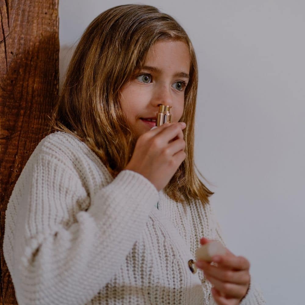 TOOFRUIT Duftessenz – 30ml, Kind riecht an Flacon