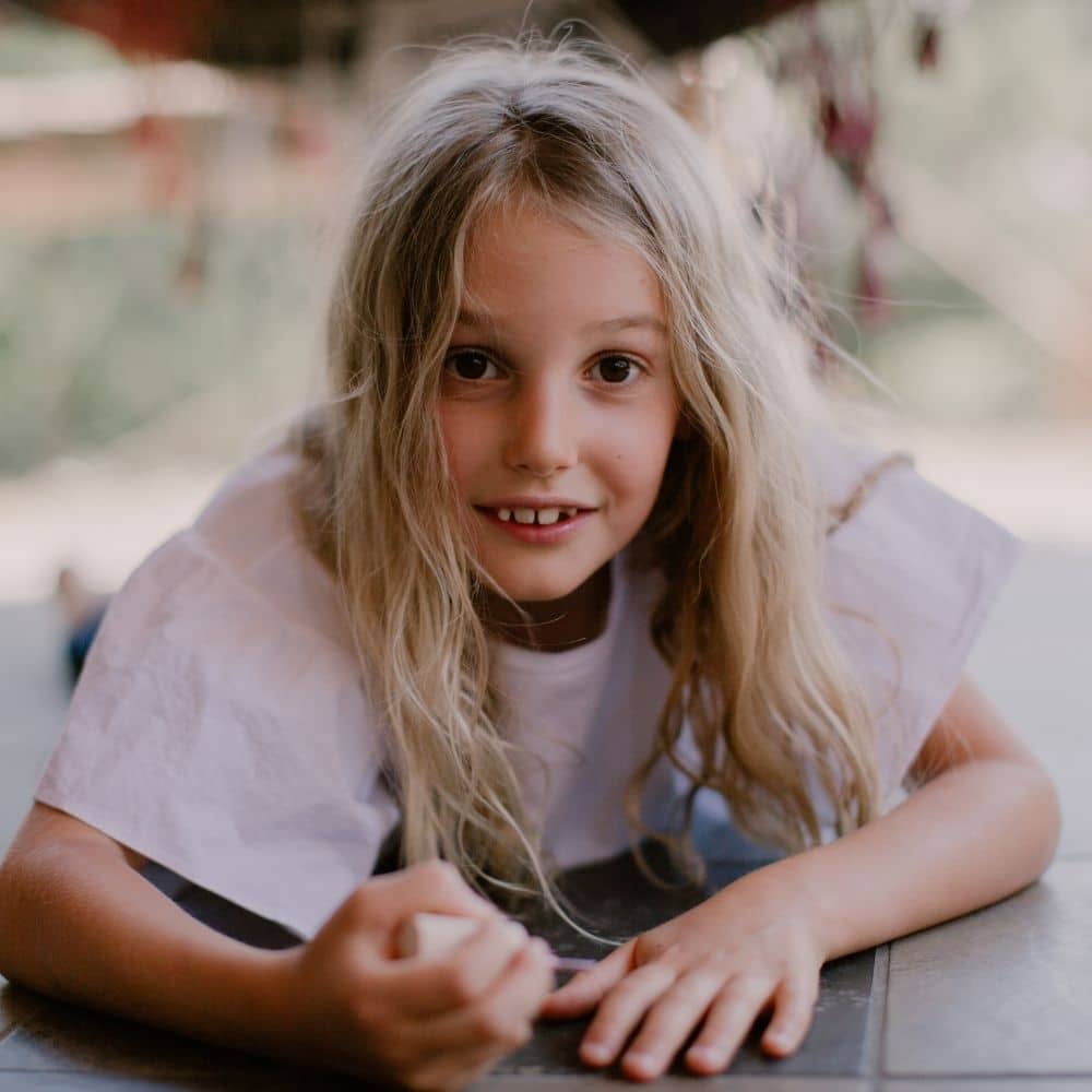 TOOFRUIT Nagellack Feige – 10ml, Kind lackiert sich Fingernägel