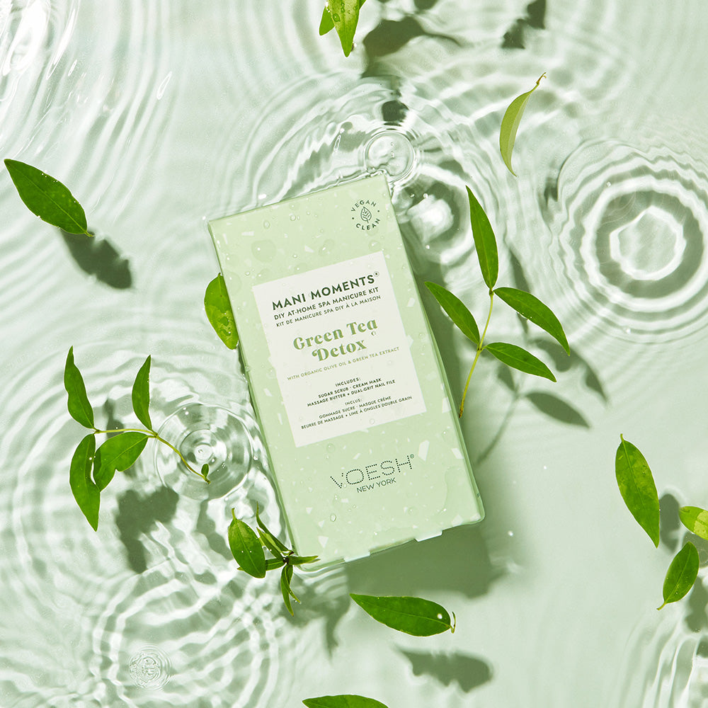 VOESH Mani Moments - Green Tea – 1Stk, Umkarton in Wasser mit Teeblättern