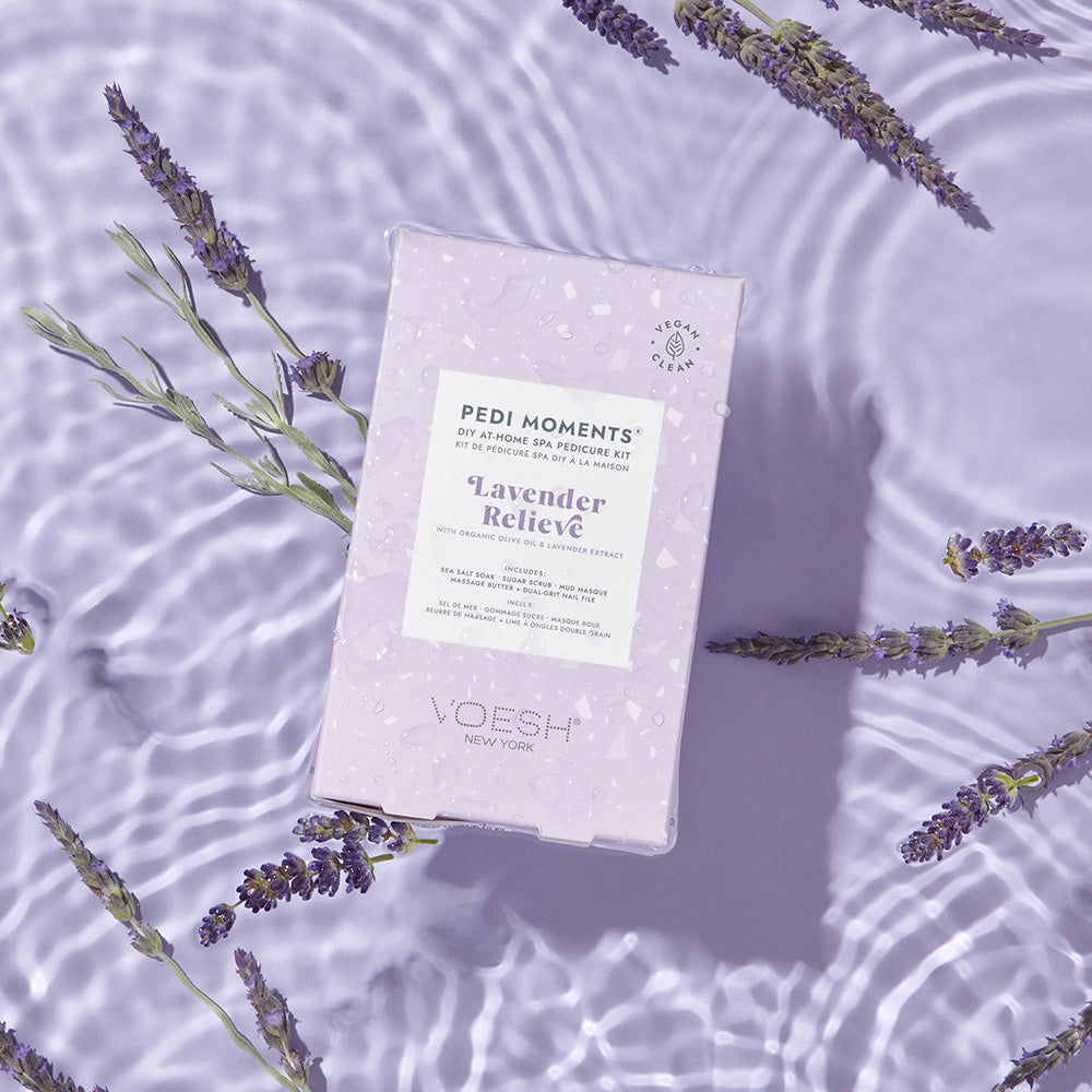 VOESH Pedi Moments - Lavender Relieve – 1Stk, Umkarton in Wasser mit Lavendelblüten