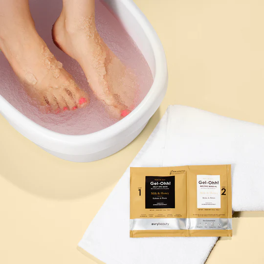 AVRYBEAUTY Gel-Ohh! Jelly Spa Bath - Milk & Honey – Milk &amp; Honey Sanftes Jelly-Fußbad mit Milch und Honig – für beruhigte, entspannte und zart gepflegte Füße, 100gr., Fussbad