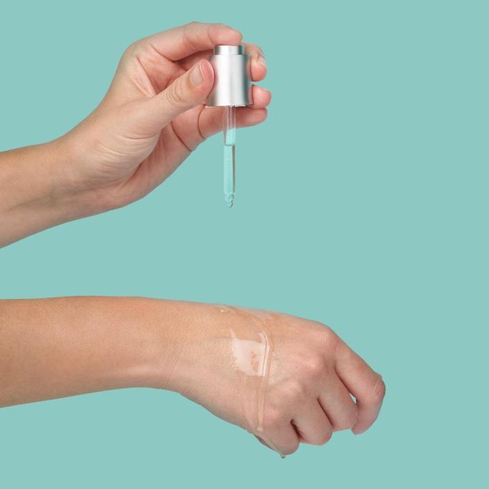 DERMALOGICA Active Clearing Retinol Clearing Oil – Salizylsäure zur schnellen Klärung und Verhinderung von Entzündungen sowie Retinol, das zeitverzögert in die Haut abgegeben wird und zur Verringerung von feinen Linien, Falten und Hyperpigmentierungen beiträgt., 30ml, Anwendung und Textur