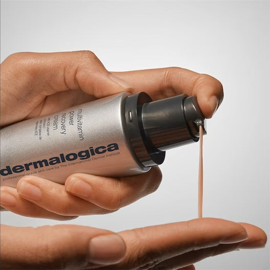 DERMALOGICA AGE smart Multivitamin Power Recovery Cream –  Antioxidantienreicher Moisturizer gegen Hautstress, 50ml, Anwendung Spender