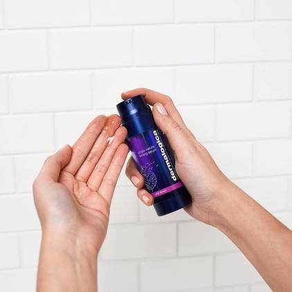 DERMALOGICA AGE smart Phyto Nature Firming Serum – Kann das Auftreten von vorzeitigem Altern reduzieren und die natürlichen Vorgänge, wie sie in einer jungen Haut ablaufen, reaktivieren., 40ml, Spender in der Hand