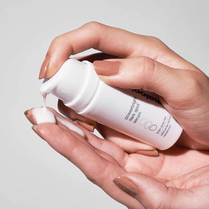 DERMALOGICA  Powerbright Dark Spot Serum – lässt innerhalb von 7 Tagen Pigementflecken verblassen und wirkt so schnell gegen Hyperpigmentierungen., 30ml, Anwendung