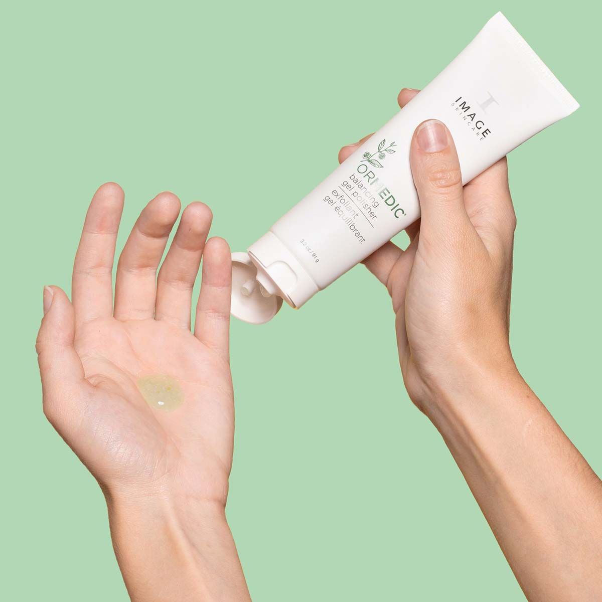 IMAGE SKINCARE Ormedic Balancing Gel Polisher – Sanftes Peeling, 91g, Hände gebe Peeling in Handfläche