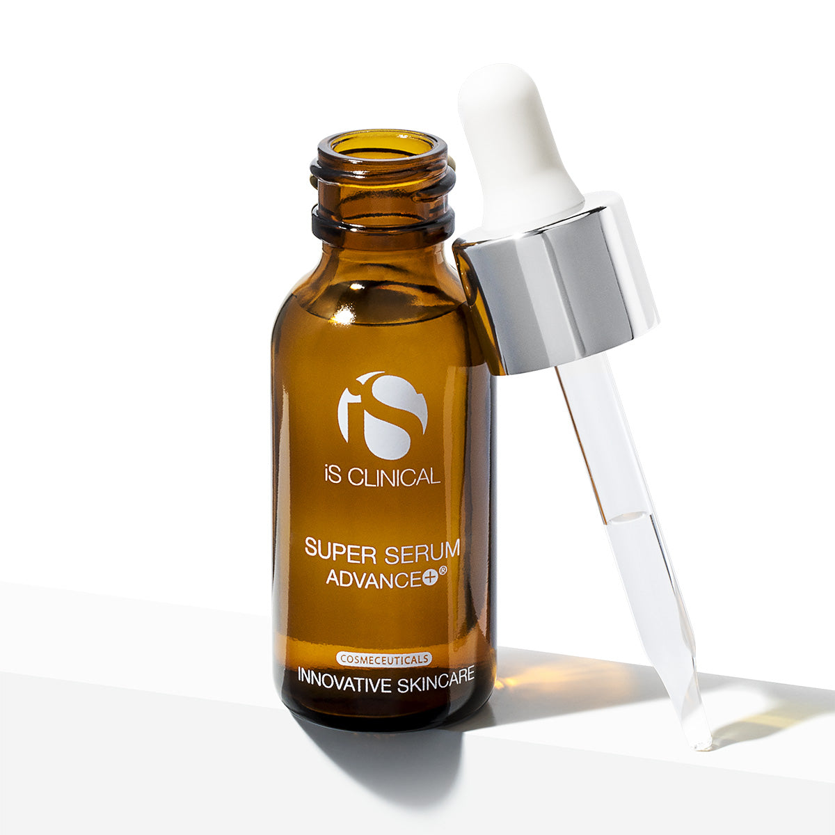 IS CLINICAL Super Serum Advance+ – hochkonzentriertes Vitamin C Serum, 30ml, Pipettenflasche offen