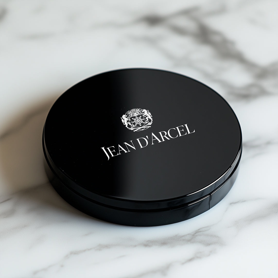 JEAN D'ARCEL Fixing Powder no. 01 – farbloses, gepresstes Puder, 8g, Spiegeldose geschlossen