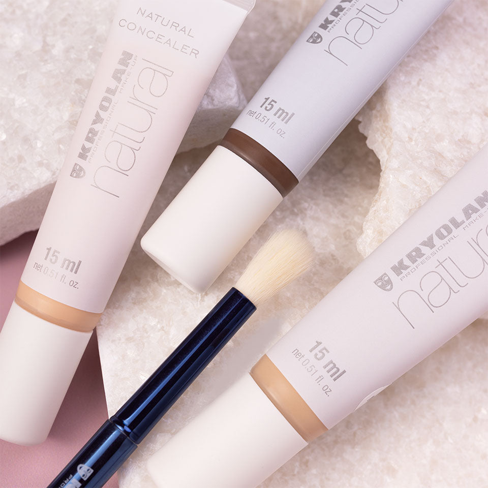 KRYOLAN Natural Concealer – flüssiger Concealer mit Hyaluron, 15ml, verschiedene Farben mit Pinsel