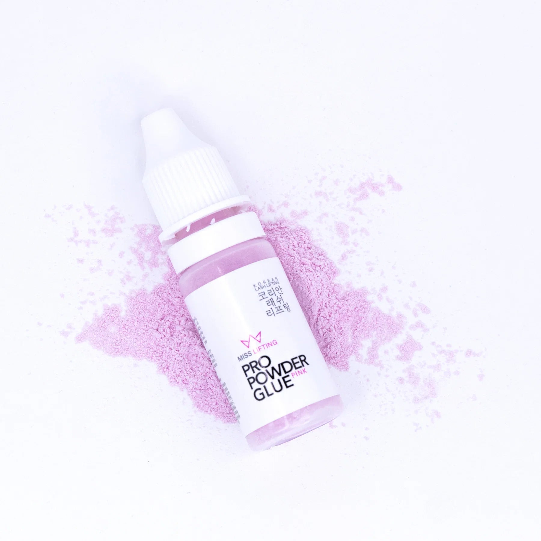 MISS LASHES Korean Lifting | Powder Glue – Fixierpuder, 5g, Flasche liegend auf Puder