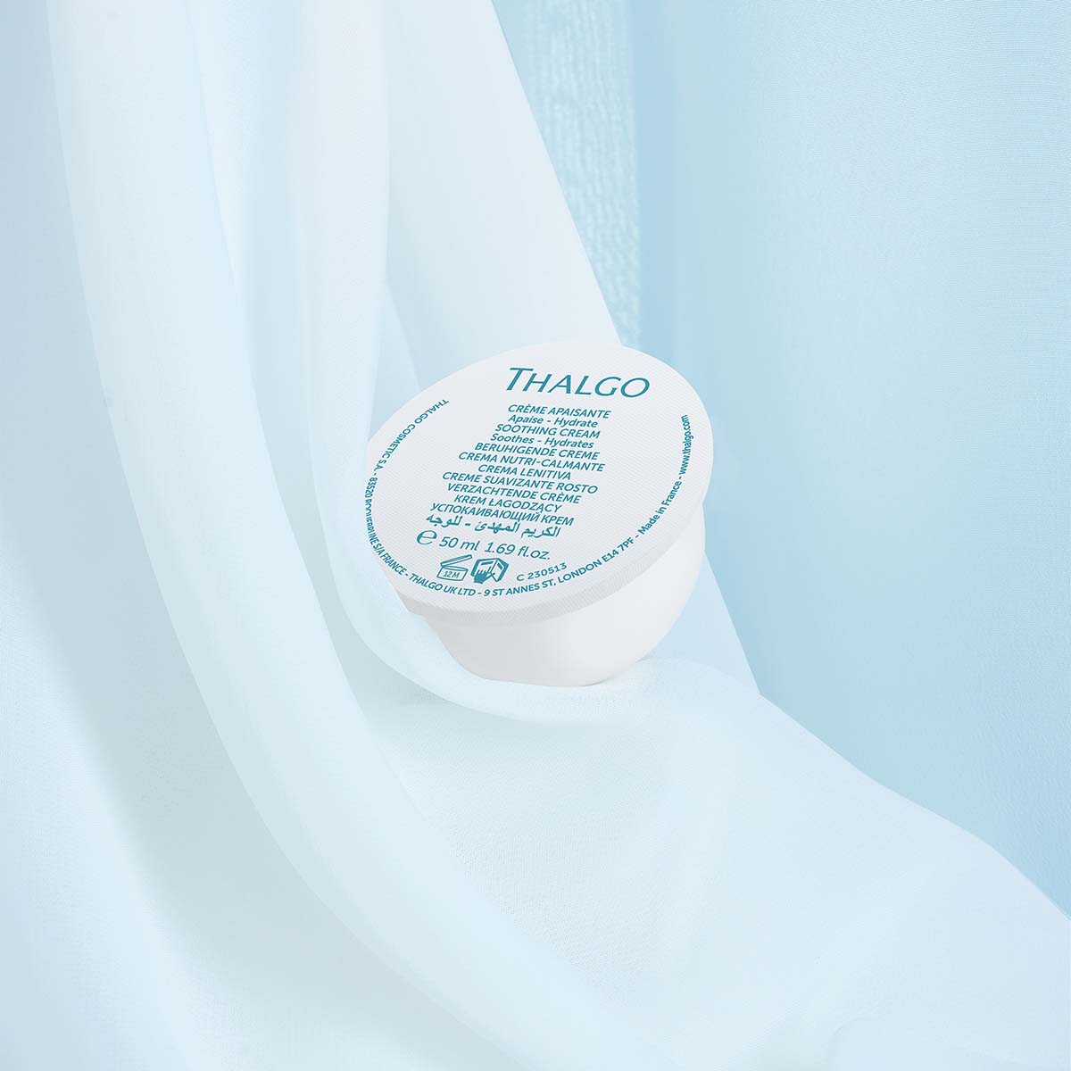 THALGO CICA MARIN Beruhigende Creme Refill  – 50ml, Kapsel in Stoffalten liegen
