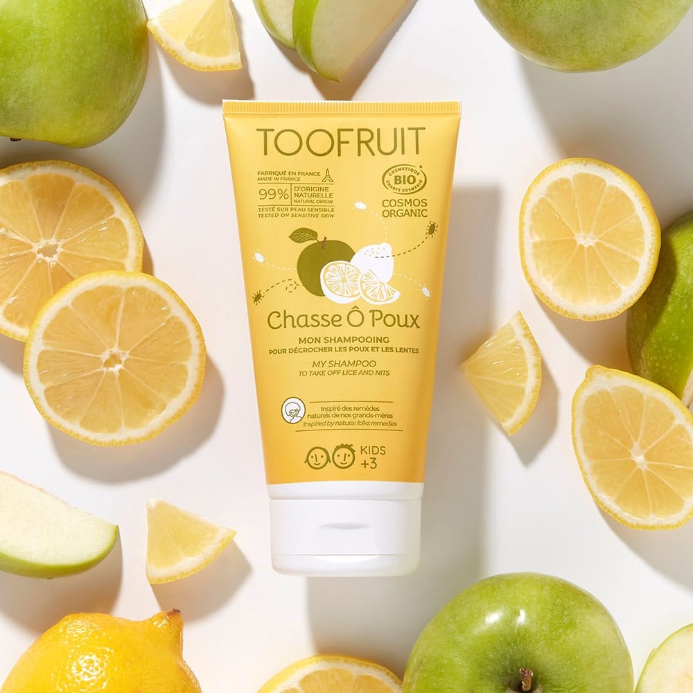 TOOFRUIT Chasse Ô Poux Anti-Läuse Shampoo  – 150ml, Tube umringt von Zitronen und Äpfeln