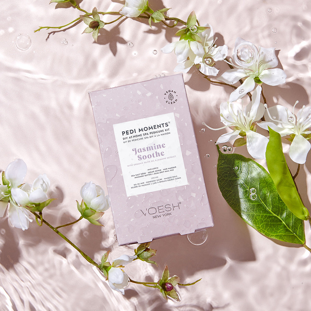 VOESH Pedi Moments - Jasmine Soothe – 1Stk, Umkarton in Wasser mit Jasminblüten